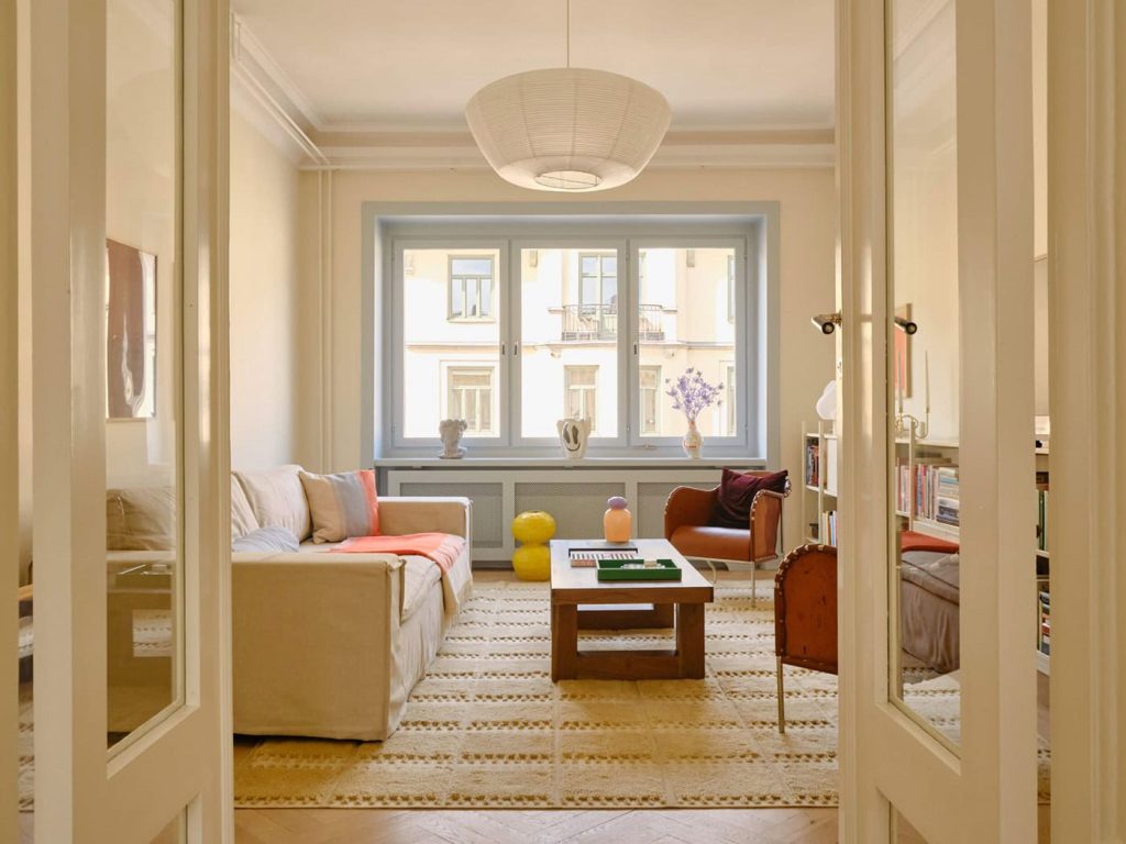 Dreamy pastels in a historic flat with a modern interior